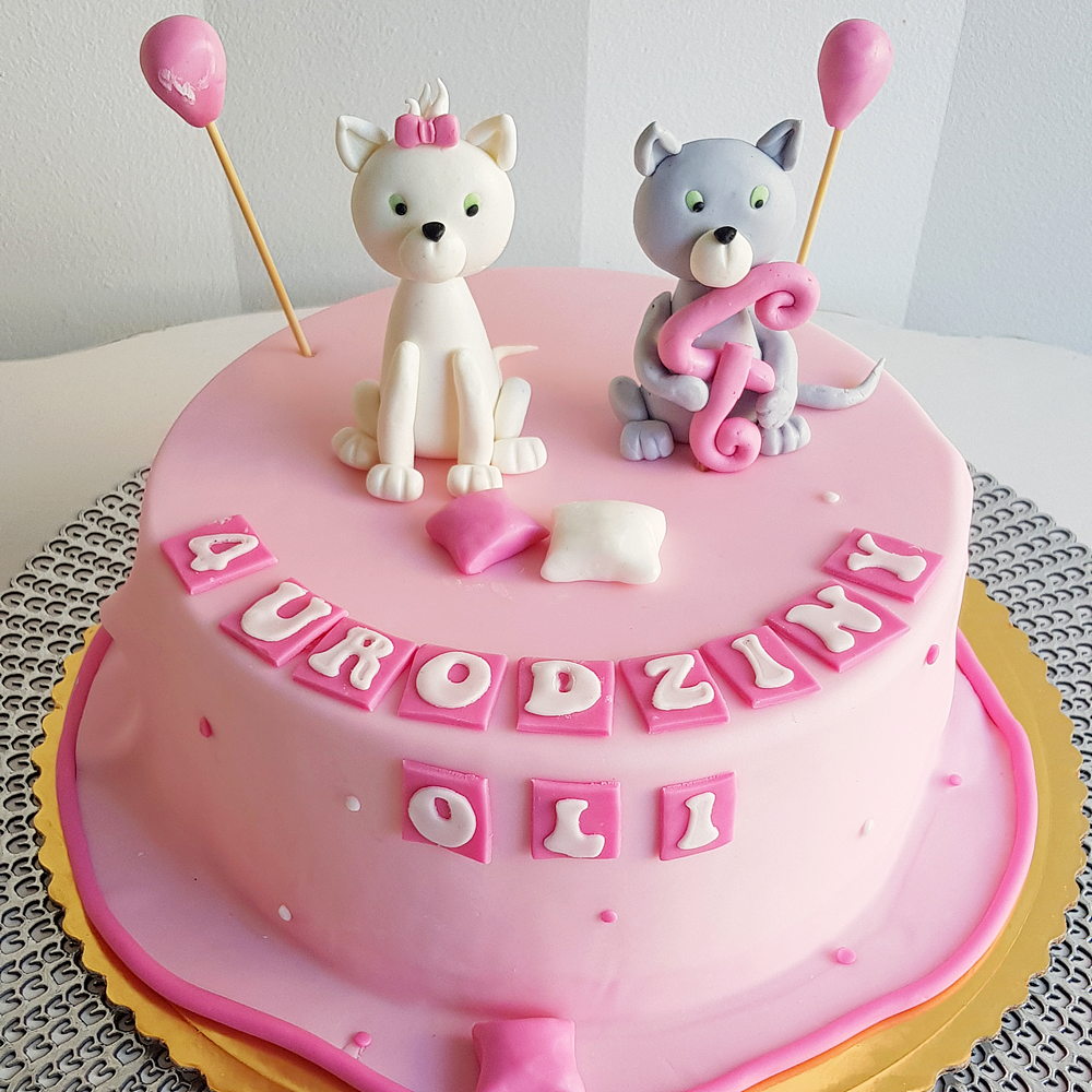 tort na czwarte urodziny dla dziewczynki z kotkami